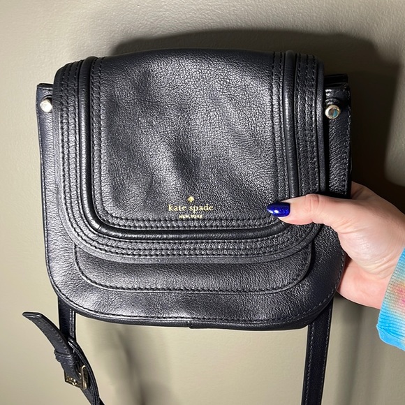 Kate spade cross body bag with tassel and gold accents - Picture 1 of 6